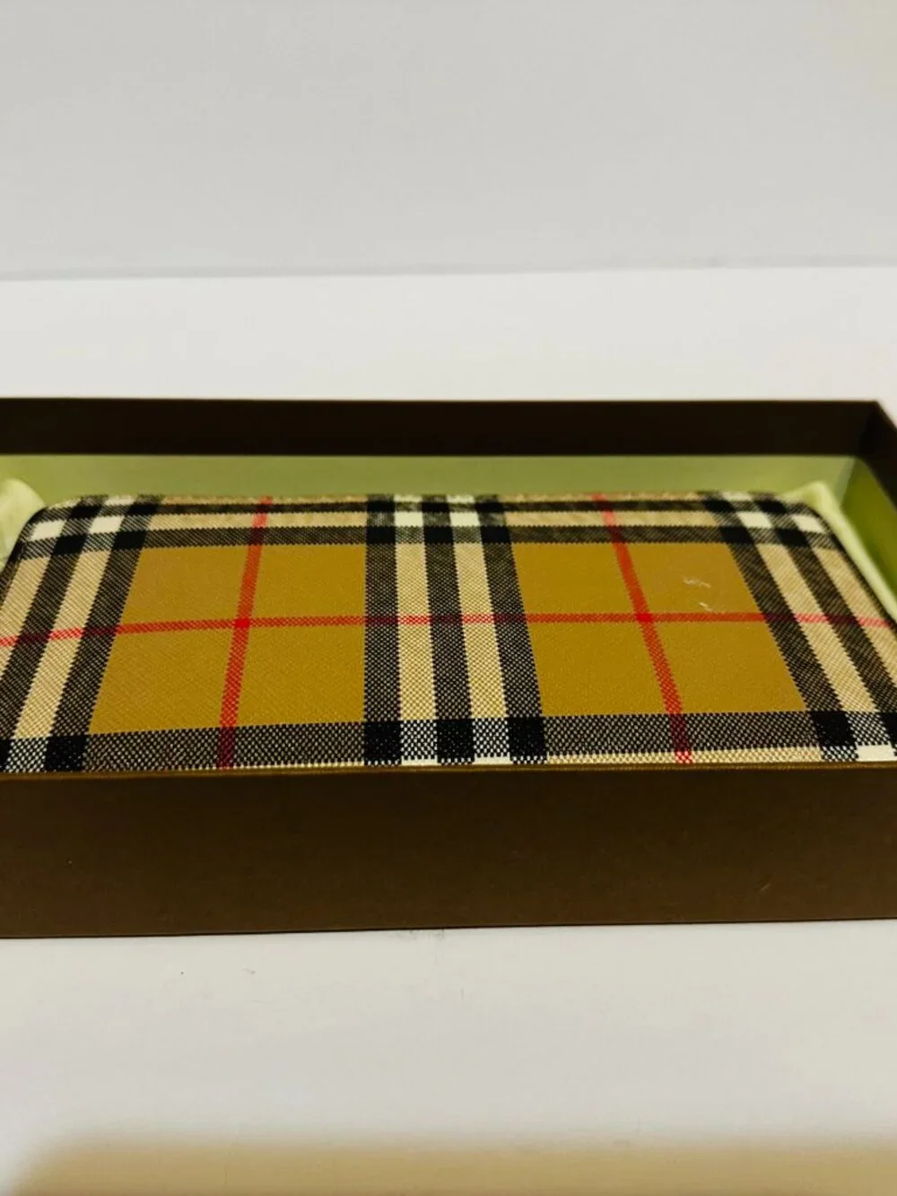 Burberry Unisex All Around Wallet